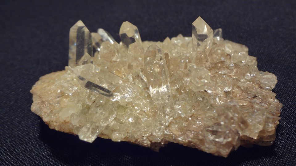 Křišťálová drůza – Tibet, velikost 9 x 6 cm ( krystaly do 2 cm )