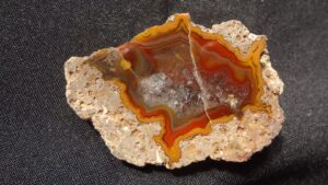 Acháty z Číny ( provincie Zhejiang ) – velikost 4,8 x 4,3 cm a 6 x 4,2 cm