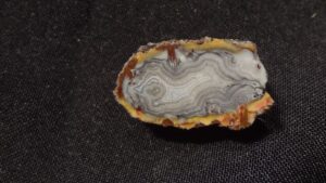 Acháty Morcínov – velikost 3 x 1,6 cm a 7 x 4 cm