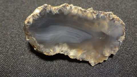 Achát – velikost 5 x 2,5 cm