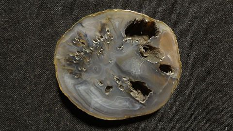 Achát – velikost 5 x 4,5 cm