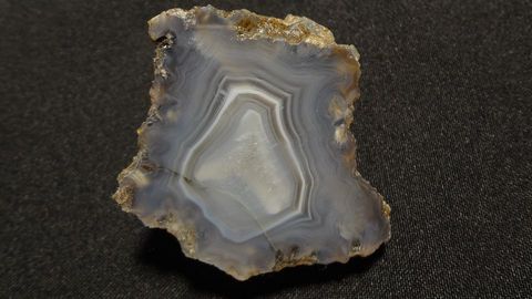 Achát – velikost 5 x 4,5 cm