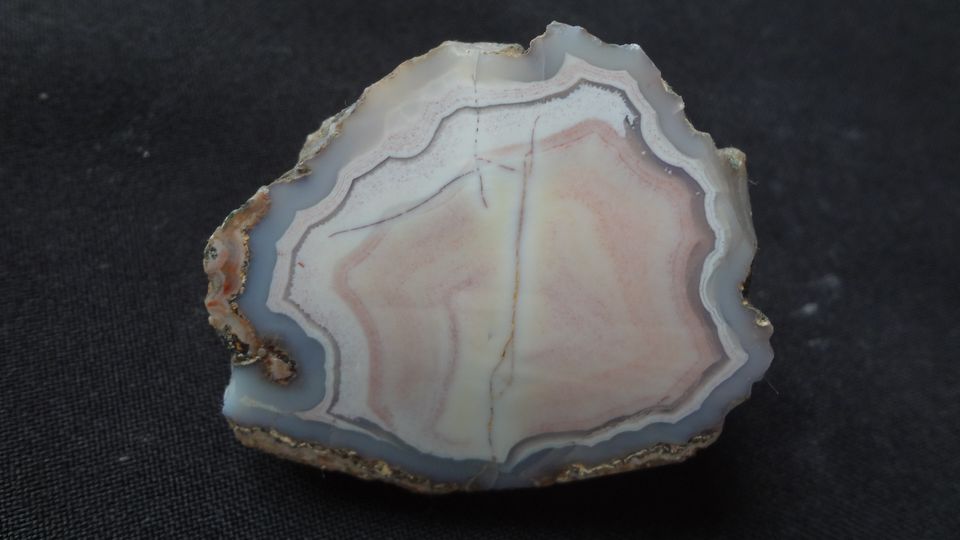 Achát Kumburský Újezd ( starý nález ) – velokost 5 x 4,2 cm