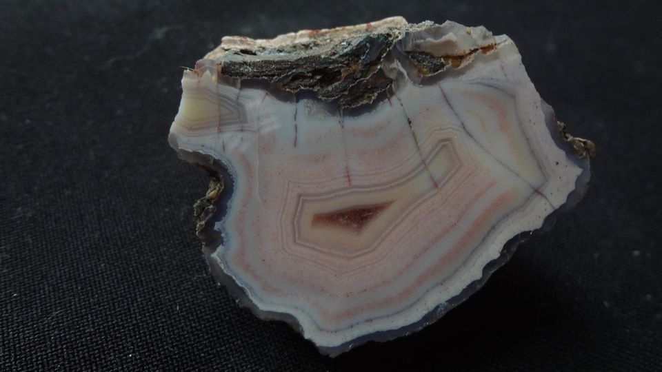 Achát Kumburský Újezd ( starý nález ) – velokost 4,5 x 3,4 cm