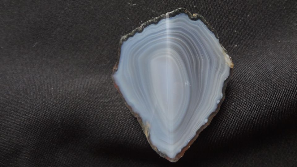 Achát Morcínov ( není vlastní nález ) – velikost 7 x 5,8 cm