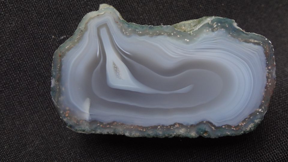 Achát Morcínov ( není vlastní nález ) – velikost 5,3 x 3 cm