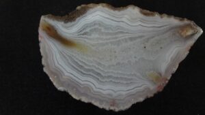 Acháty ze Staropacké Hory – velikost 7 x 4,3 cm a 5,8 x 3,7 cm ( nejsou vlastní nálezy )