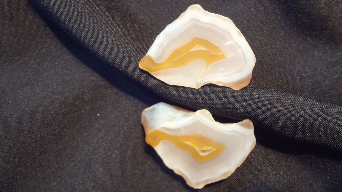 Velikost 5 x 4 cm ( každá půlka )