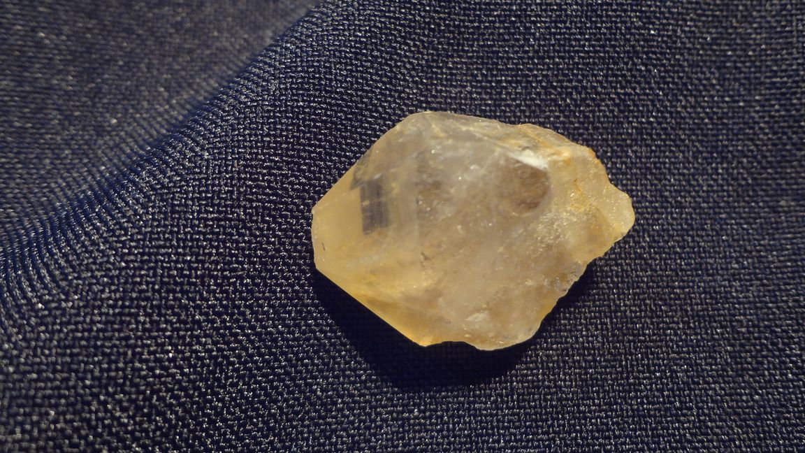 Velikost 2,5 x 1,5 cm – to není jednoducé najít takhle “ velkej “ krystal