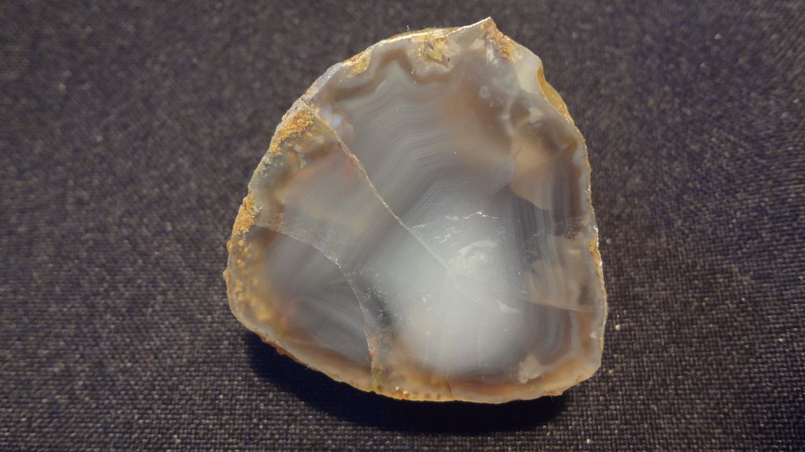 Achát ze stejného výkopu – velikost 3,5 x 3,5 cm 