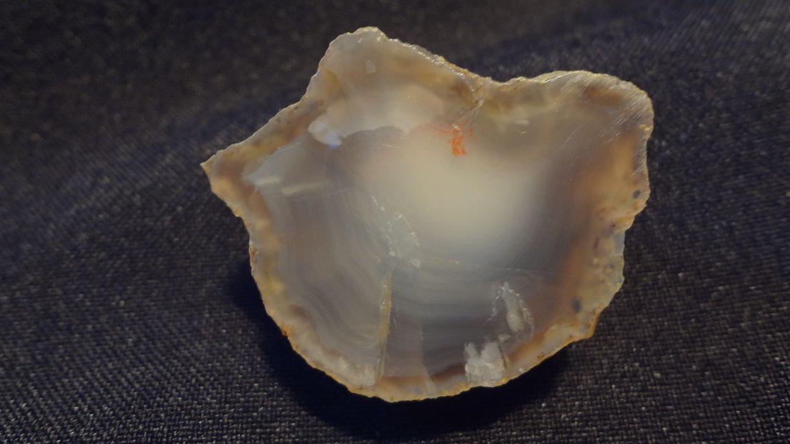 Achát ze stejného výkopu – velikost 3,5 x 3 cm
