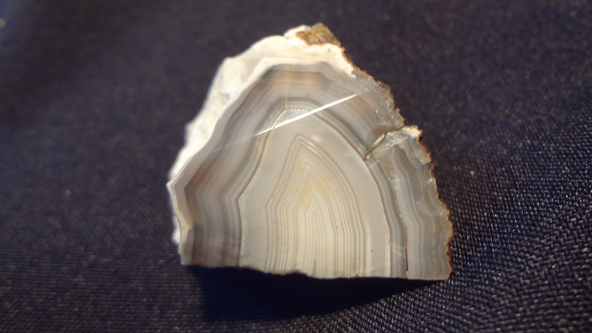 Achát ze stejného výkopu – velikost 3 x 2,5 cm