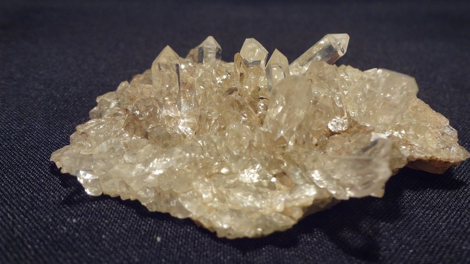 Křišťálová drůza – Tibet, velikost 9 x 6 cm ( krystaly do 2 cm )